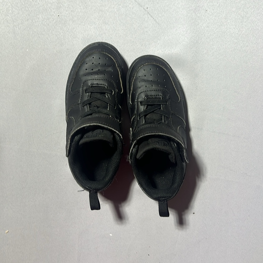 Kids Black Nikes - Picture 6 of 6